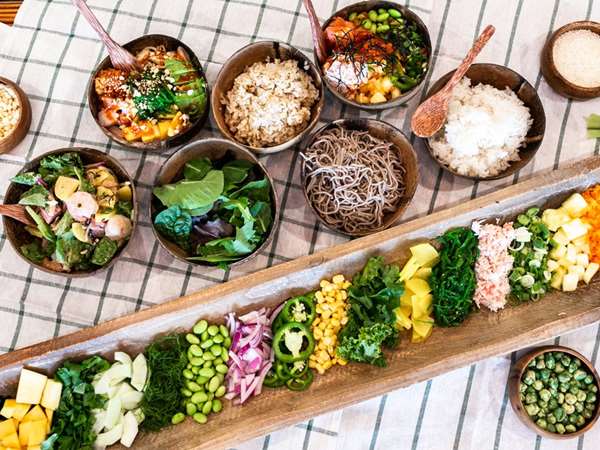 Fresh flavors and toppings at Poke Sushi Bowl